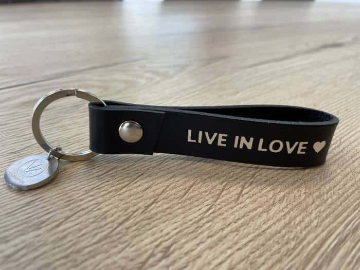 Sleutelhanger 'Live in Love' (zwart)