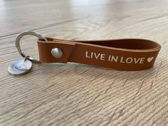 Sleutelhanger 'Live in Love' (cognac)